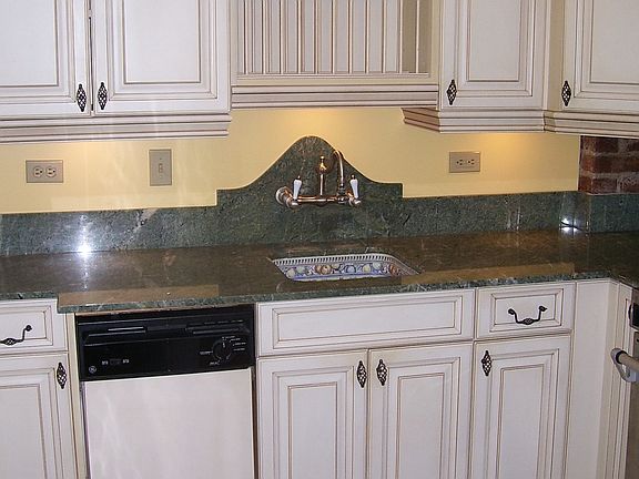 Kitchen features Granite Countertops & SS Appliances