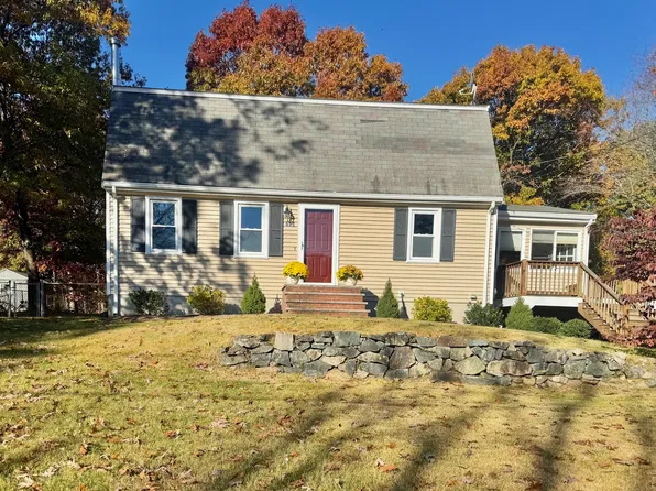 559 Chestnut St, Franklin, MA 02038