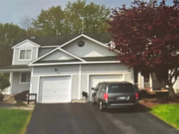 8251 Boatwatch Dr, Baldwinsville, NY 13027