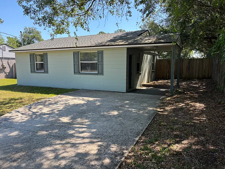 1455 Combs Rd — Photo 1