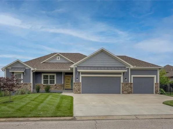 4224 S White Sands Ct, Blue Springs, MO 64015