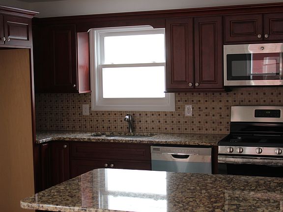 4th image of 439 Highland Ave