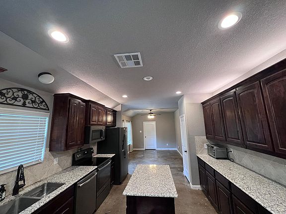 5th image of 102 Cedar Creek Dr