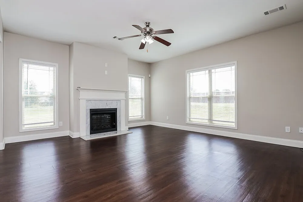 4 bed, 2.5 bath, 2054 sqft, $2,275 — Photo 4