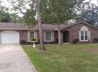 8229 Bordeaux Ct, North Charleston, SC 29406