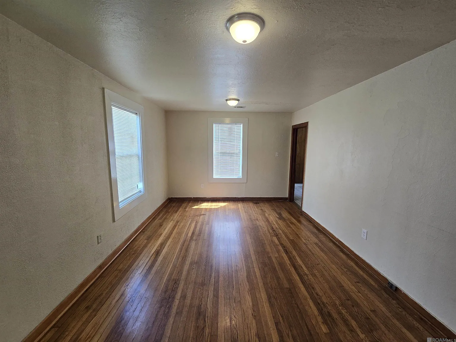 3 bed, 1200 sqft, $1,200 — Photo 4