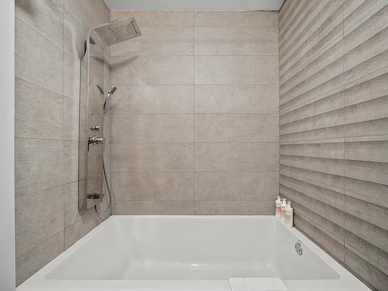 1090 Carroll St #2R — Photo 16