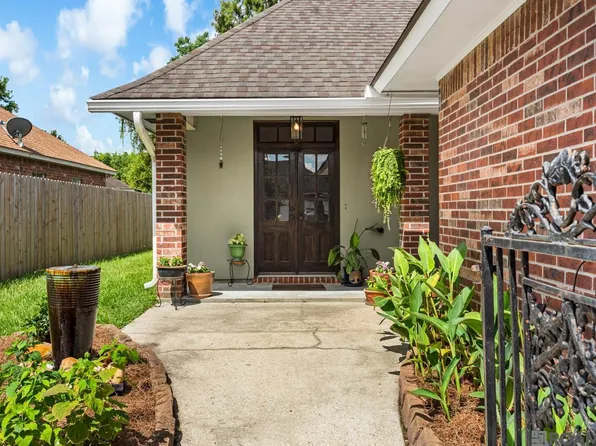 2036 Hunters Way Dr, Baton Rouge, LA 70816