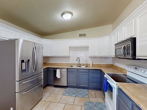 4th image of 1005 Ridgecrest Dr