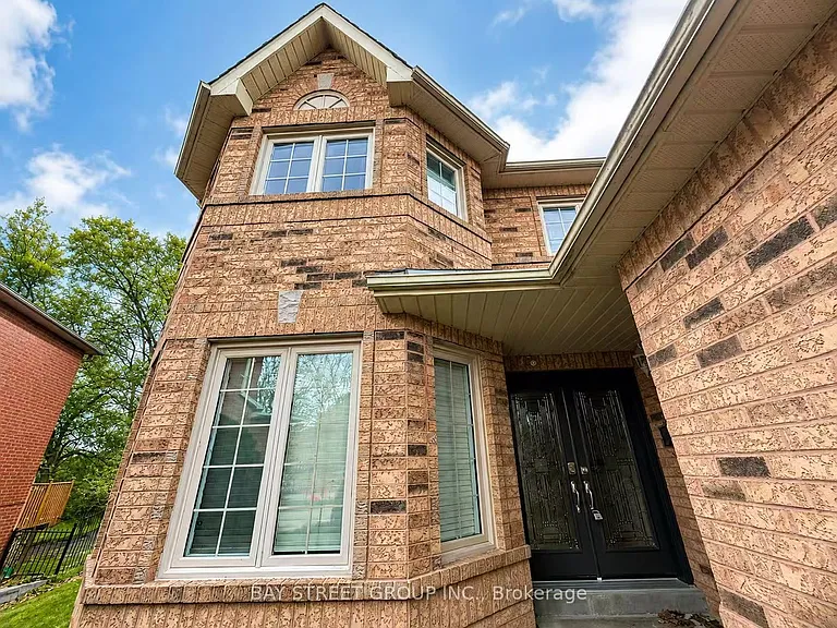 1054 Chateau Ct — Photo 2