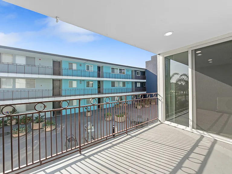 Surf Terrace — Photo 21