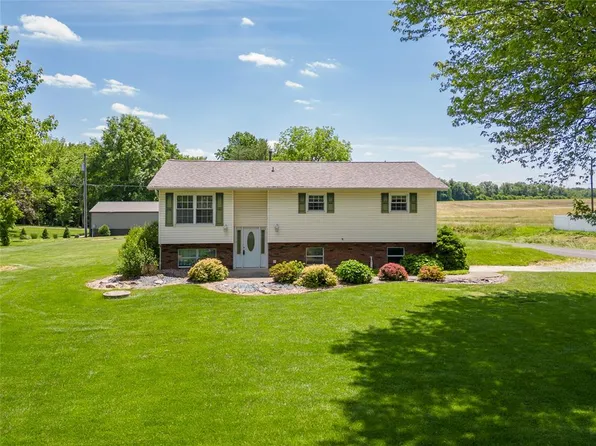 8800 Country Ln, Troy, IL 62294