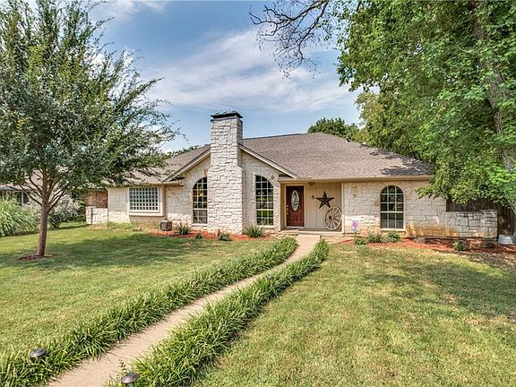 2nd image of 8 Royal Oaks Pl