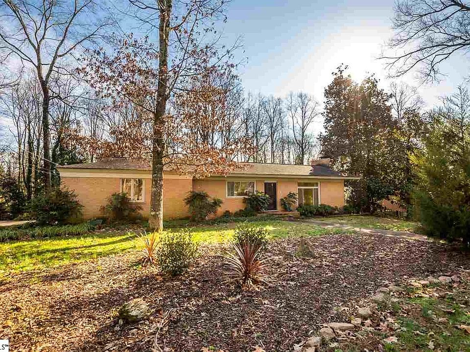 1st image of 402 Bridgewater Dr