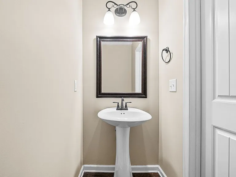 148 Center Pointe Dr — Photo 14