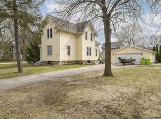 206 S Main St, Dousman, WI 53118