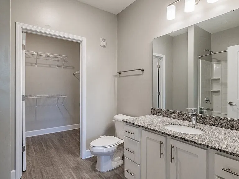 360 Hilliard Apartments — Photo 7