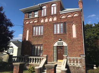 25 Entrance Way, Valhalla, NY 10595