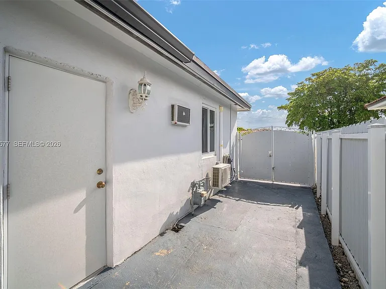 1807 SW 102nd Pl — Photo 50