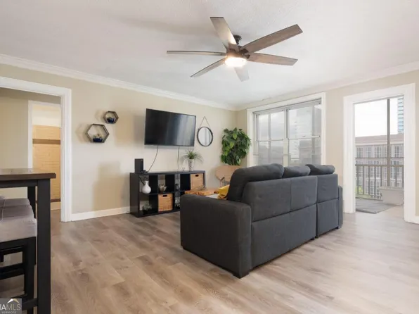 300 Peachtree St NE APT 10B, Atlanta, GA 30308