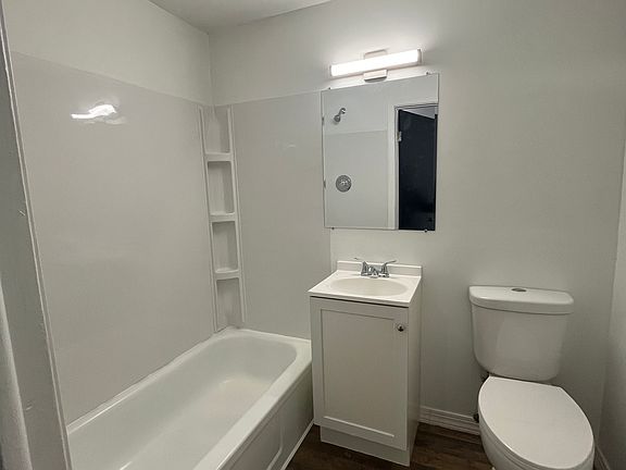 3rd image of 304 W 6th St
