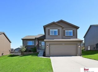 16318 Redman Ave, Omaha, NE 68116