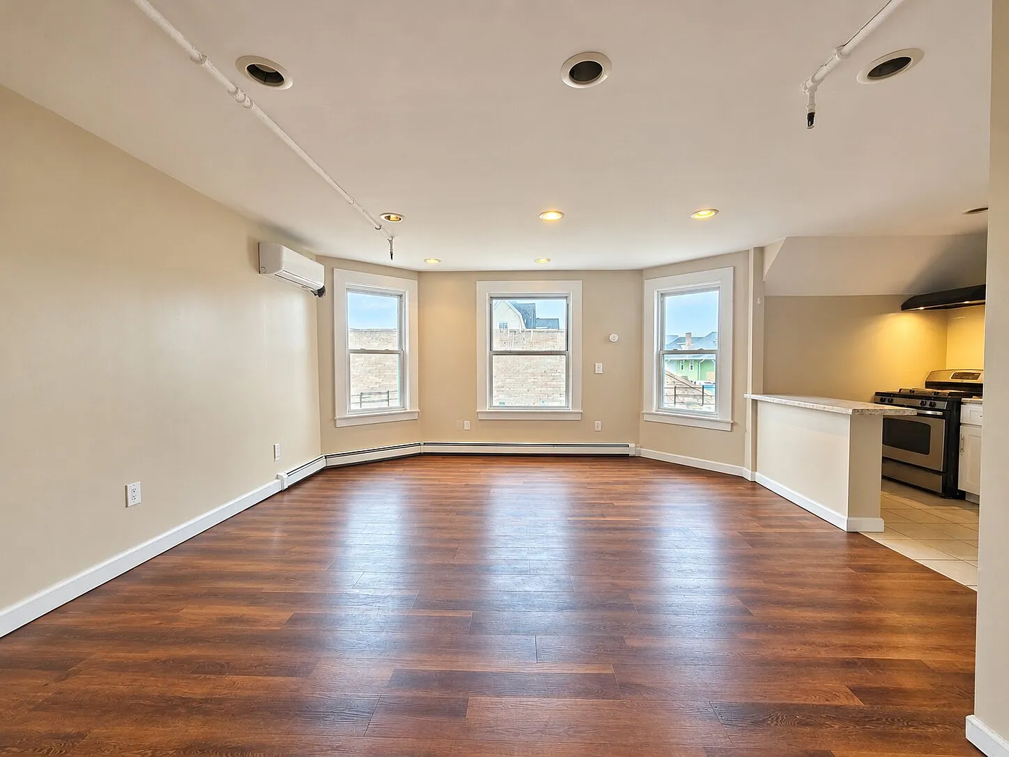 4 bed, 1500 sqft, $4,000 — Photo 4