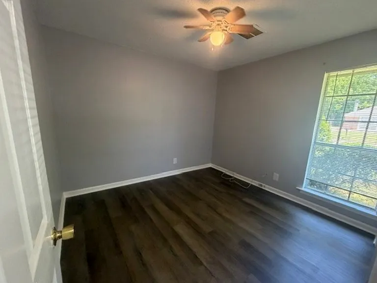 217 Townsend Dr — Photo 12