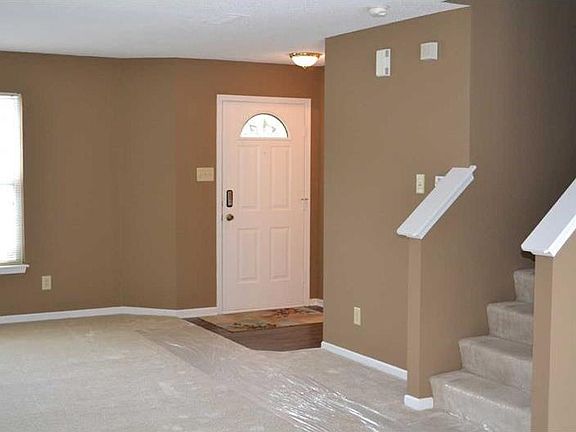 3rd image of 787 Thornwood Ln