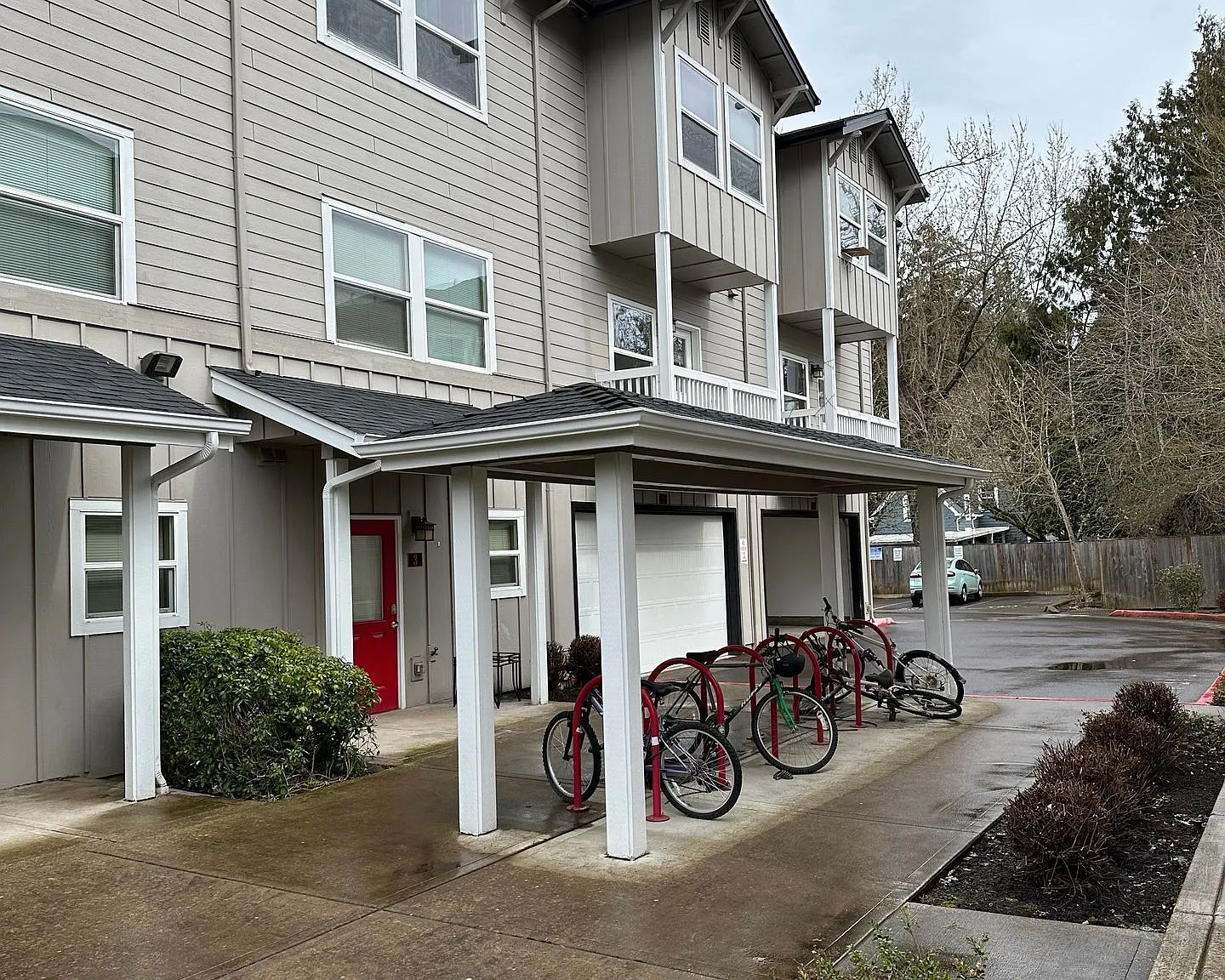 University Townhomes — Photo 3