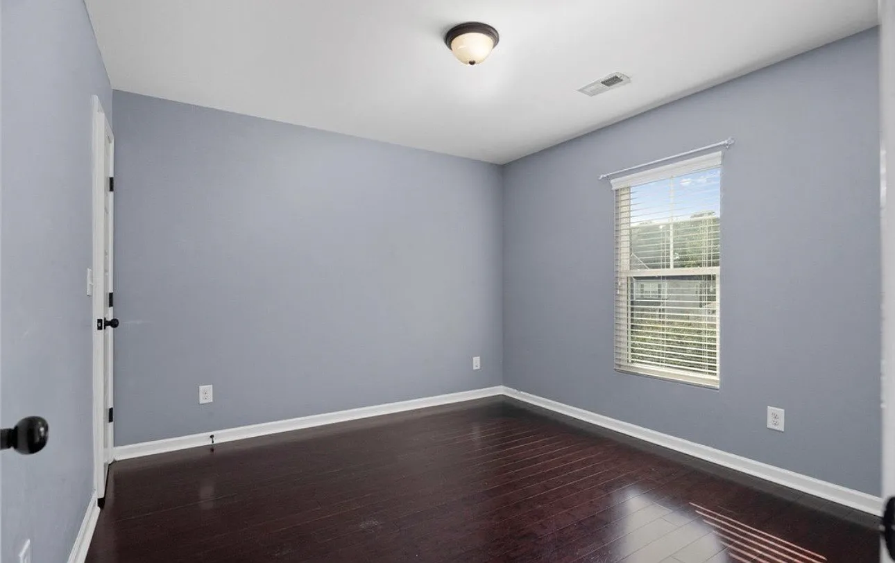 305 Bedfordshire Place - 1 — Photo 4