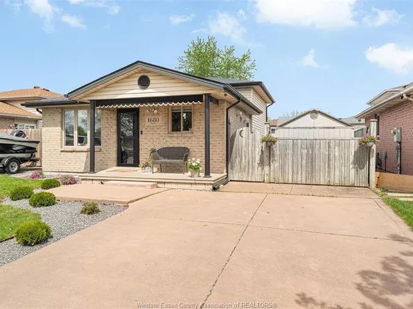 1680 Calderwood Ave, Windsor, ON N8W 5V2
