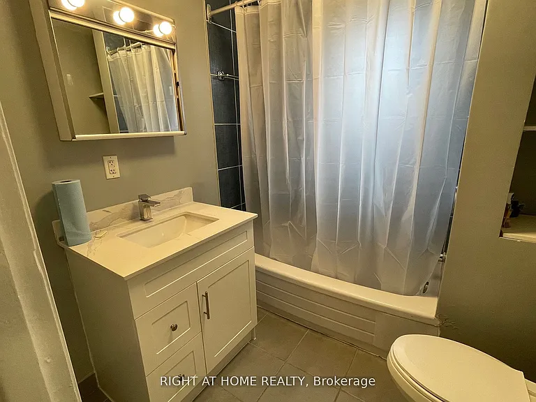 31 Hallam St #2 — Photo 5