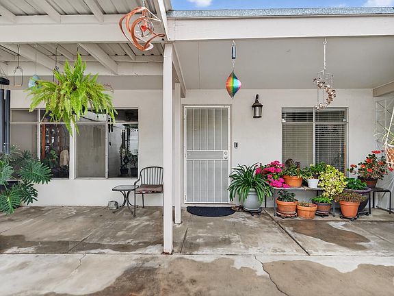 2nd image of 3905 Noel Pl