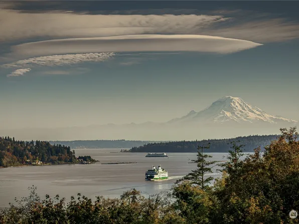 4544 Island Avenue NE, Bainbridge Island, WA 98110