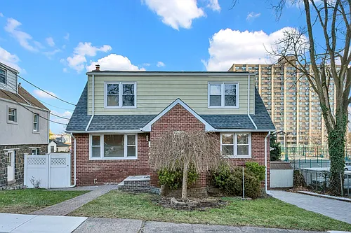 1010 Ponsi St #2 Photo 1