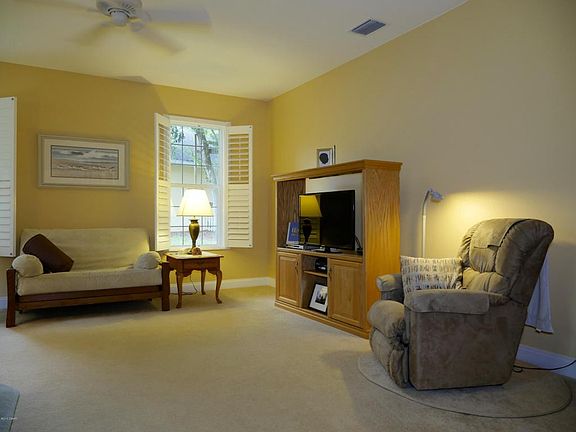 4th image of 11 Flowertree Dr