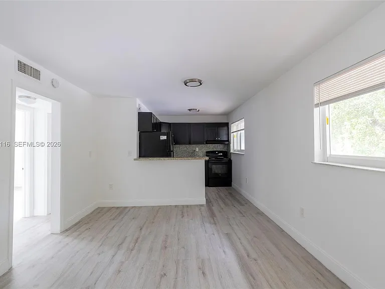 1091 SW 4th St #2 — Photo 17
