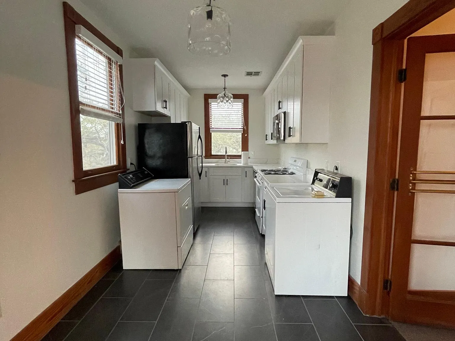 2 bed, 1100 sqft, $2,100 — Photo 4