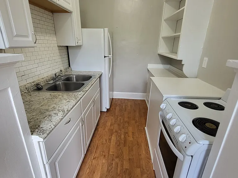 Amelia Apartments — Photo 3