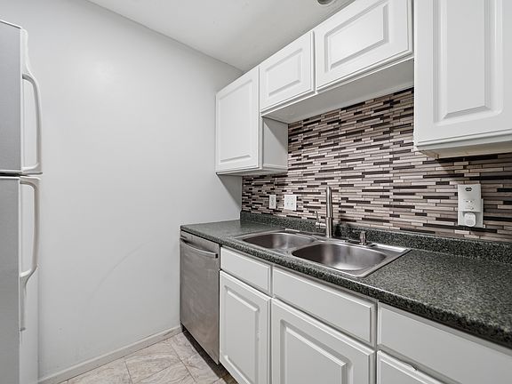 4th image of 5509 S 31st St #10