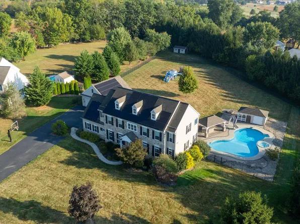 39 Wheatland Cir, Lebanon, PA 17042