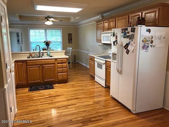 5th image of 227 Rose Park Dr