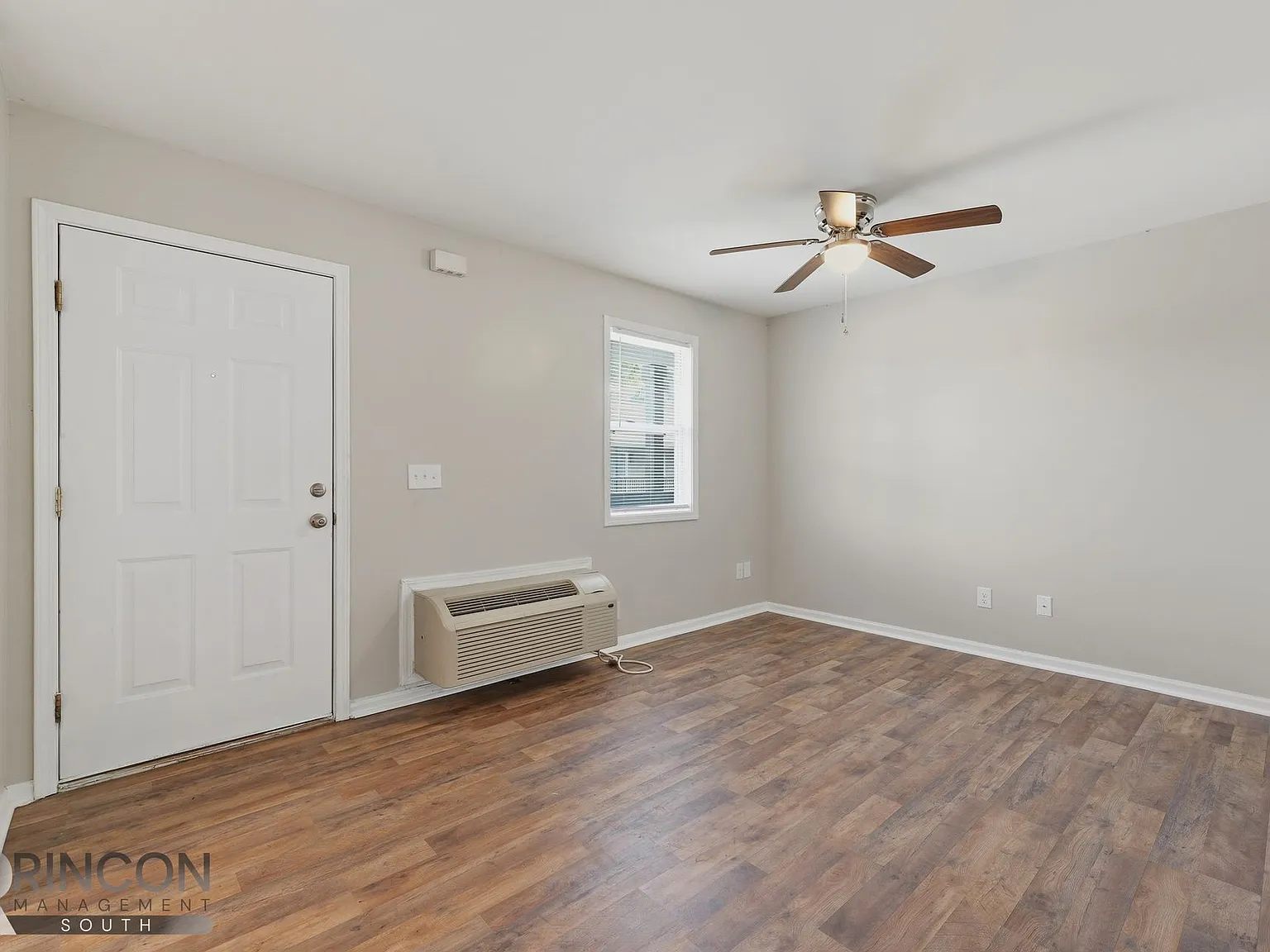 Charming 2-Bedroom Apartment North Charleston — Photo 3