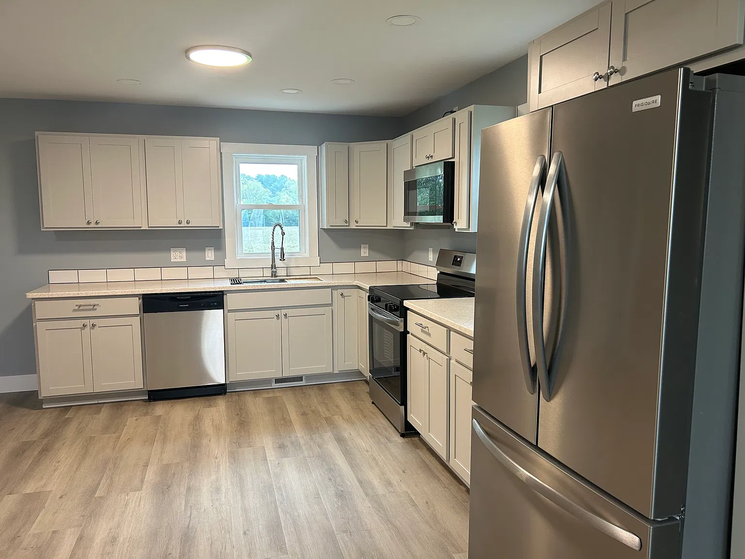 4 bed, 2.5 bath, 1880 sqft, $2,400 — Photo 4