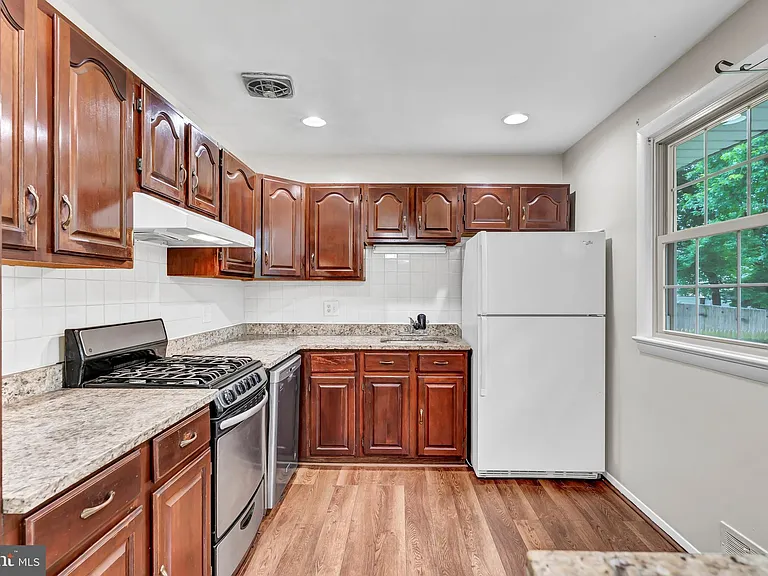 14715 Lock Dr — Photo 11