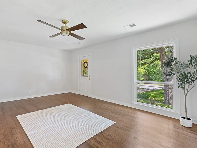 46 Vaughn Dr — Photo 24