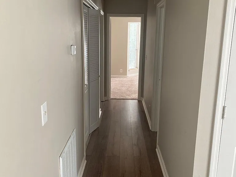 1114 Cedarhill Ct — Photo 12