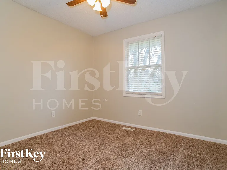 615 N Pine St — Photo 11