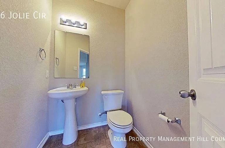 136 Jolie Cir — Photo 13